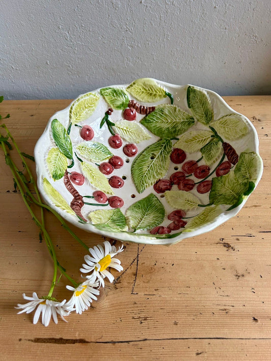 Saladier-égouttoir à cerises en barbotine