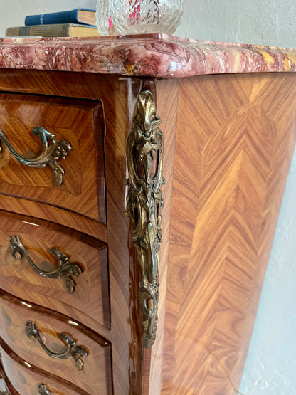 Chiffonier Louis XV en bois et marbre   Patine