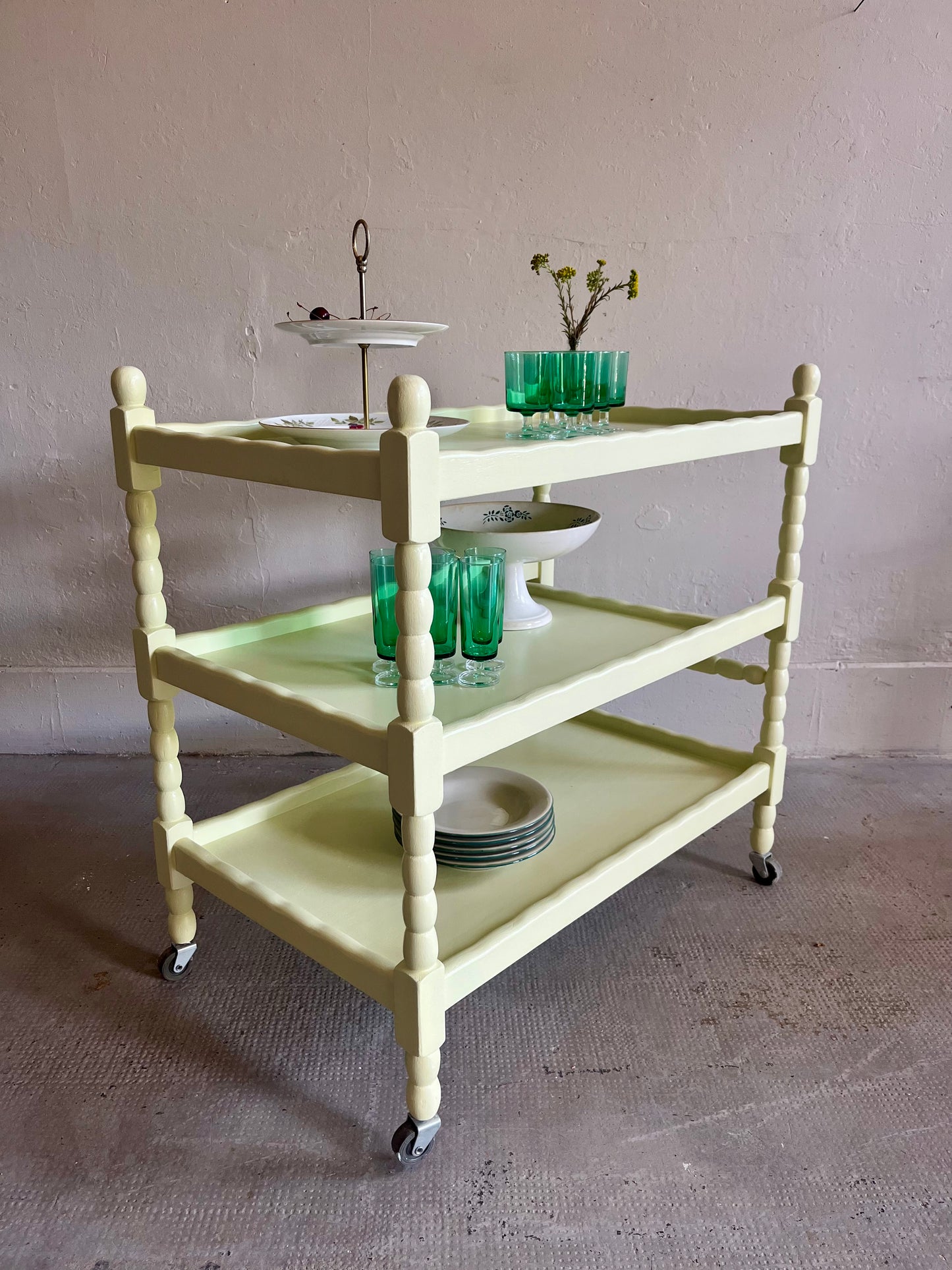 Desserte de service jaune pâle  Meubles Patine