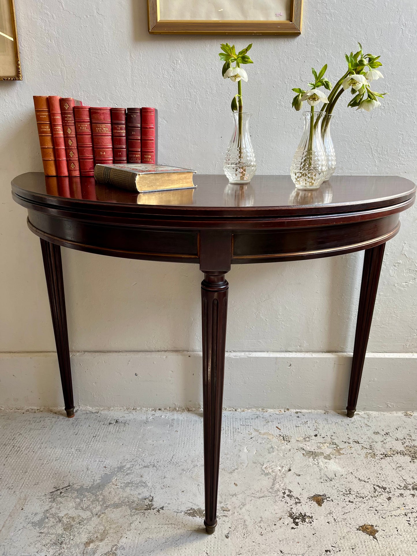 Table demi-lune acajou style Louis XVI