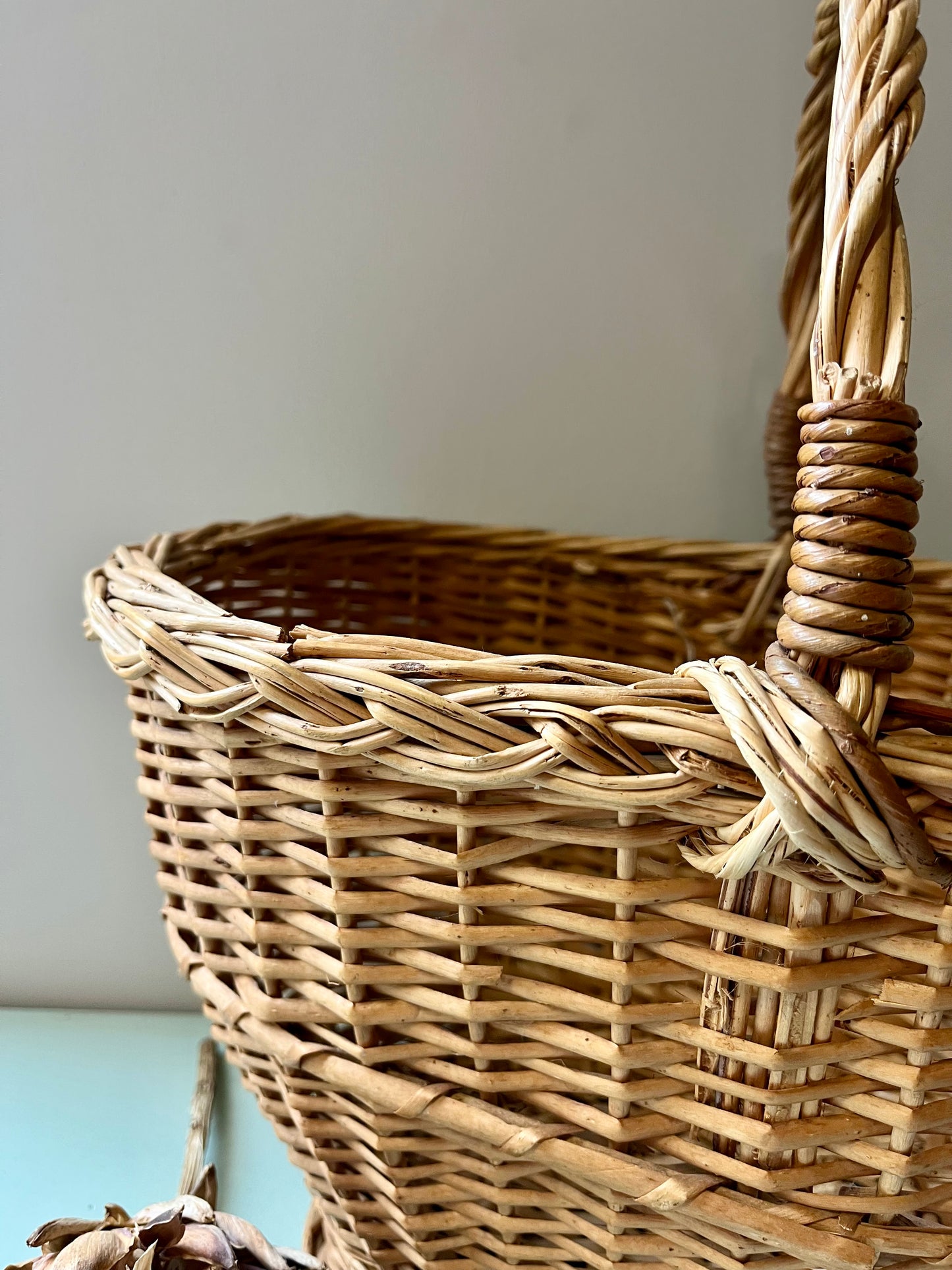 Panier en osier vintage