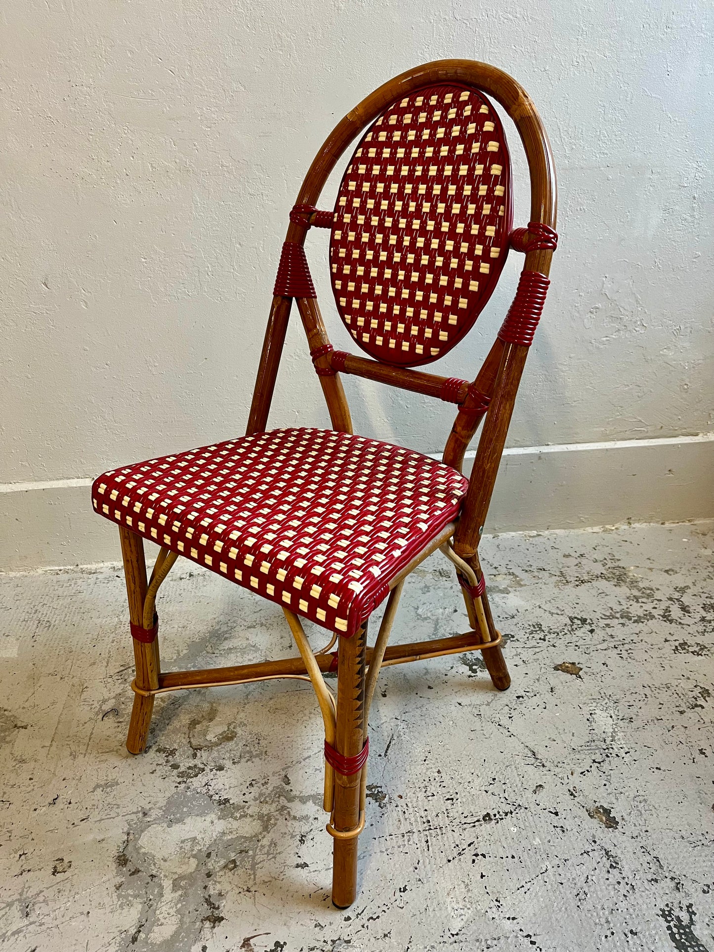 Chaise bistrot de terrasse-style café parisien