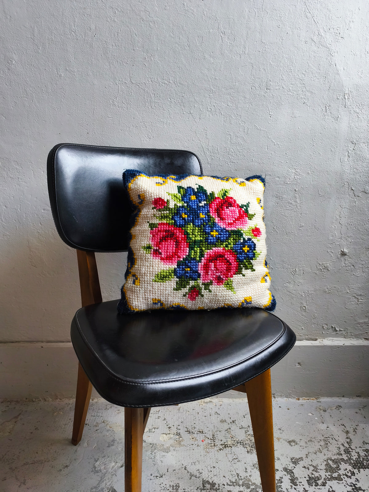 Coussin fleur en point de croix   Patine