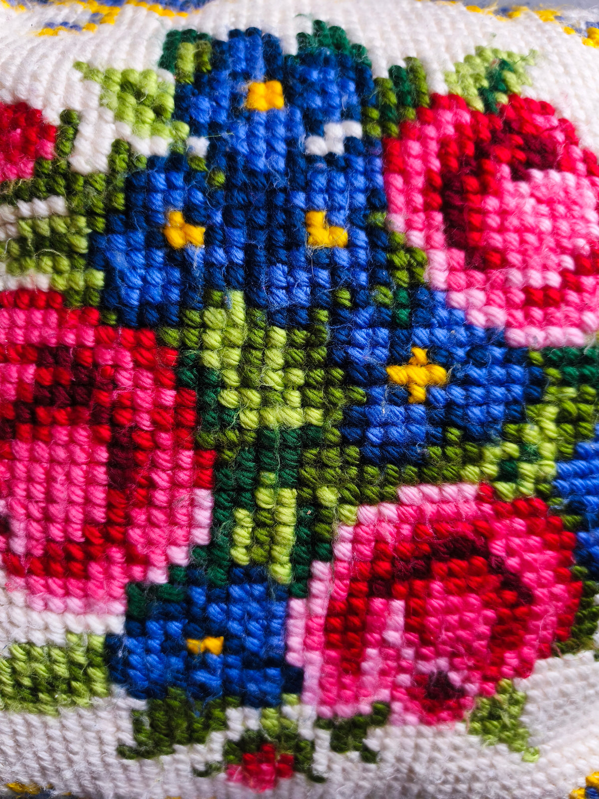 Coussin fleur en point de croix   Patine