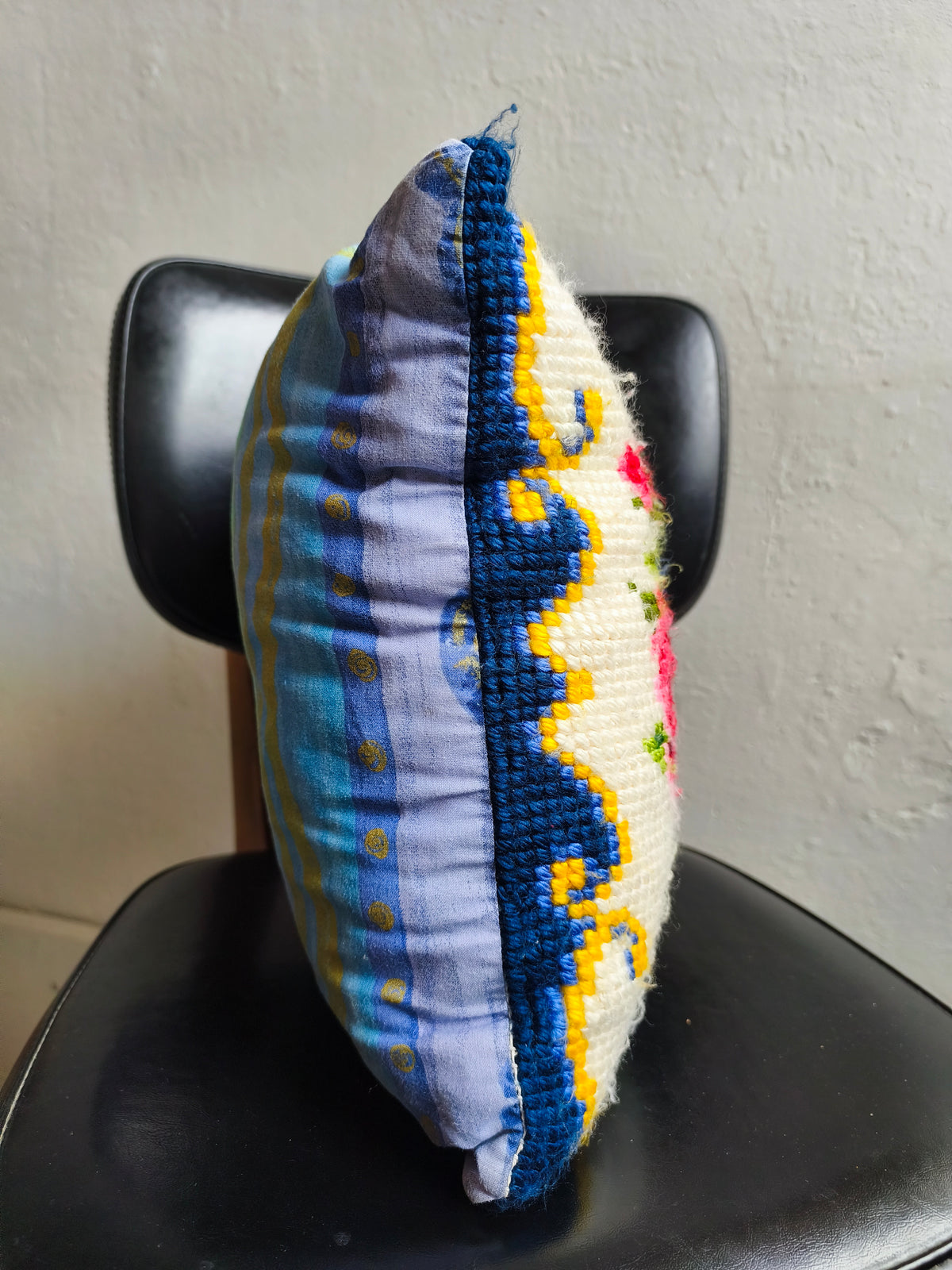 Coussin fleur en point de croix   Patine