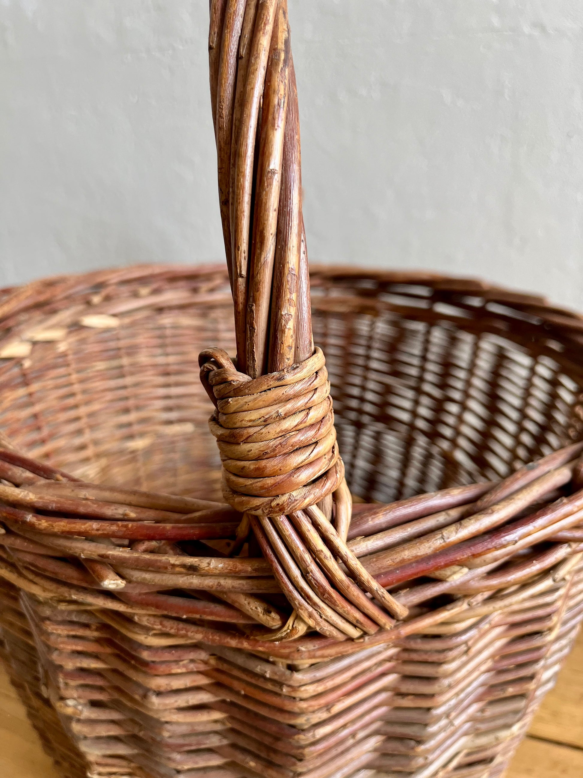Panier en osier ancien   Patine