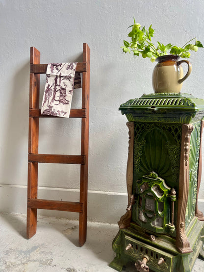 Petite échelle en bois