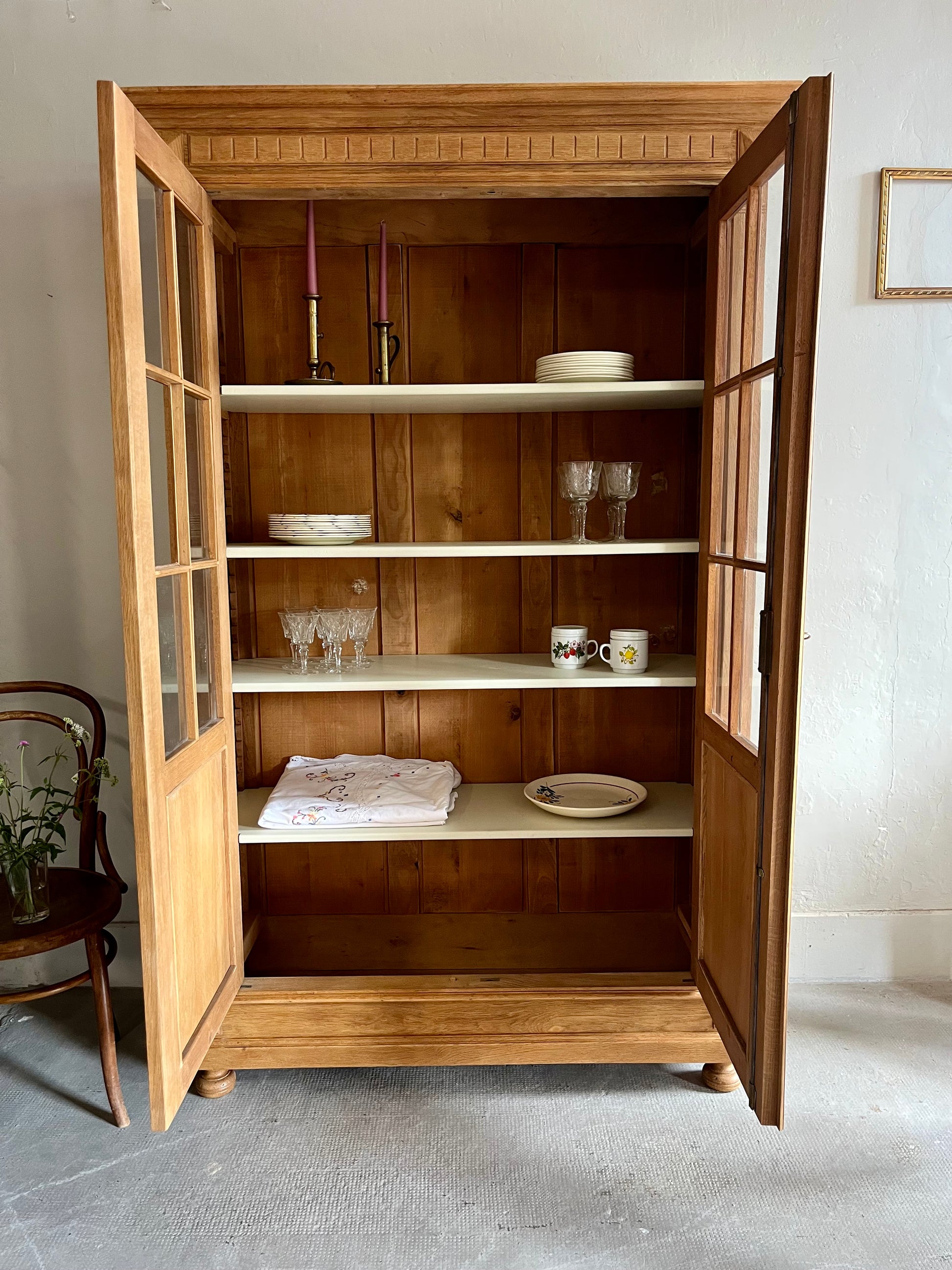 Armoire vitrée ancienne rénovée 2 portes  Meubles Patine