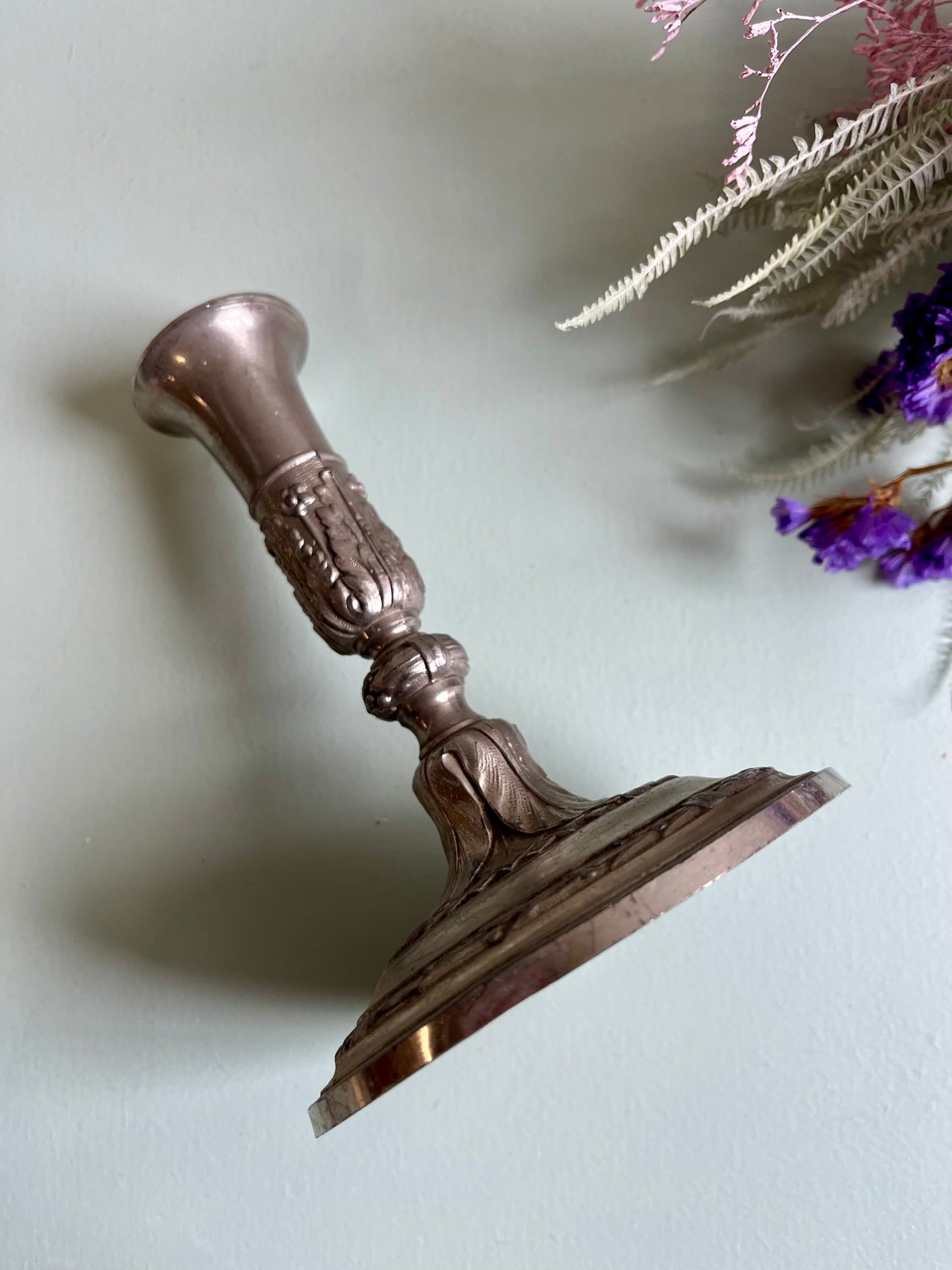 Bougeoirs en métal argenté gravés - lot de 2