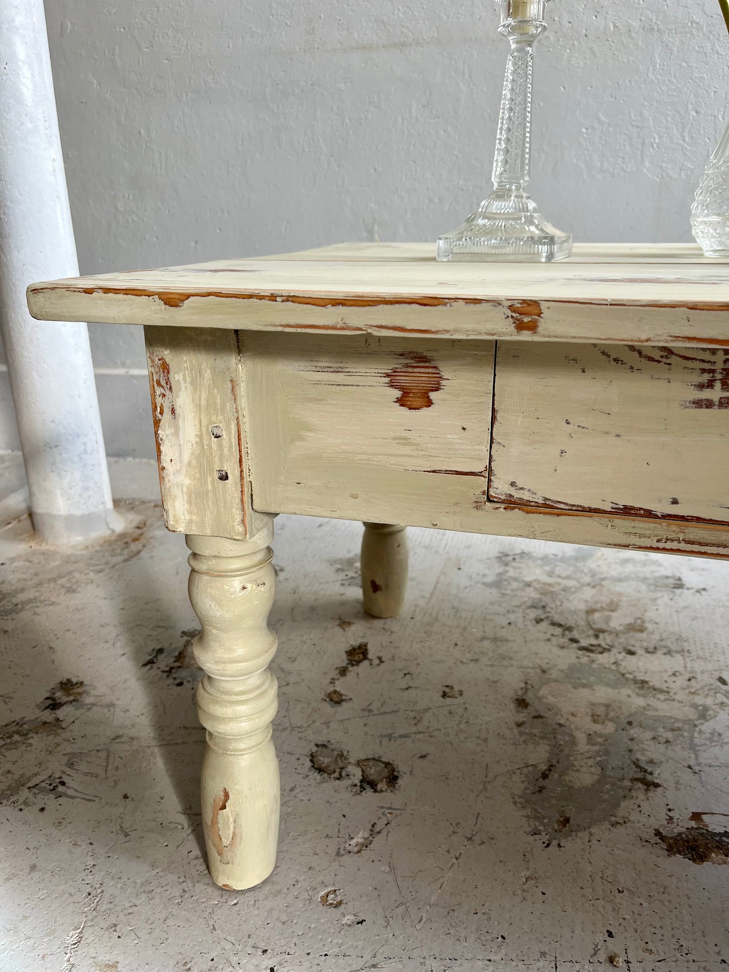 Table basse patinée ancienne