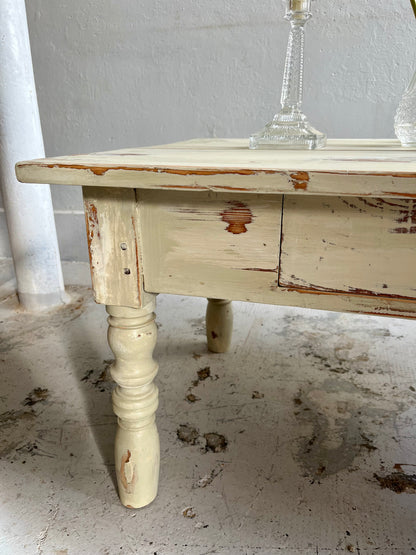 Table basse patinée ancienne