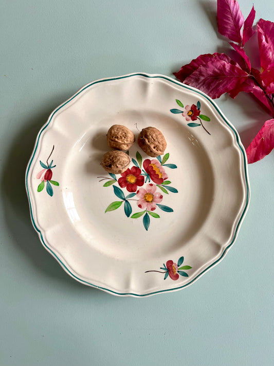 Assiette piédouche Sarreguemines modèle « Amazone »  Vaisselle Patine