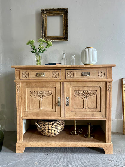 Buffet ancien en chêne sculpté  Meubles Patine