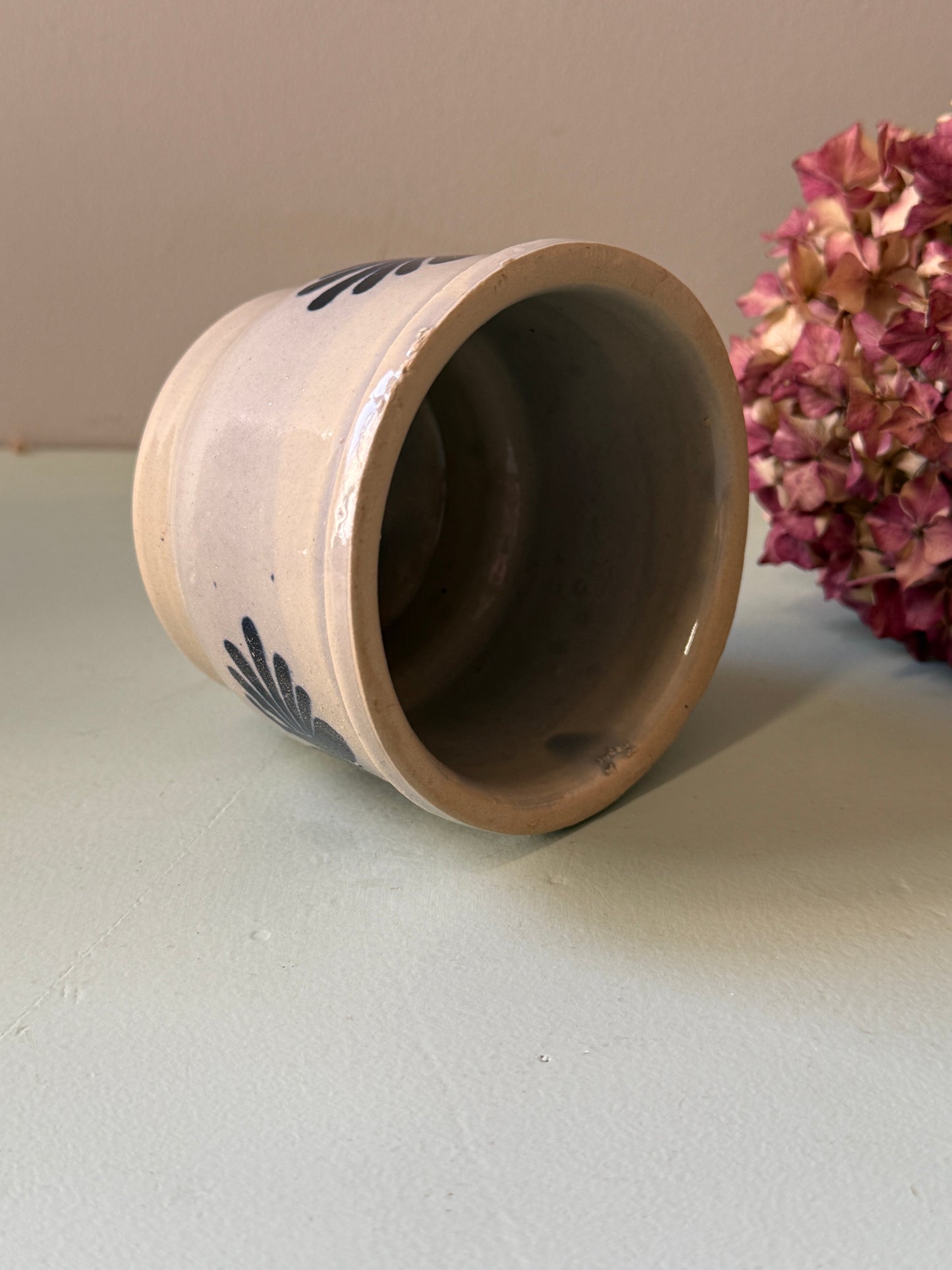 Pot en grès bleu de petite taille