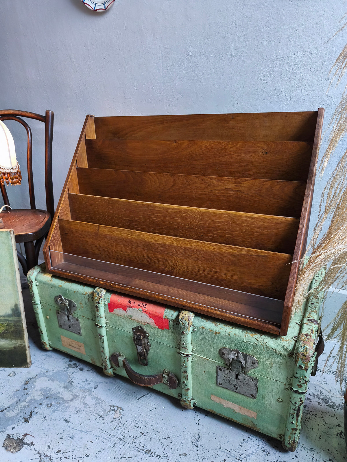 Présentoir à livre vintage en bois   Patine