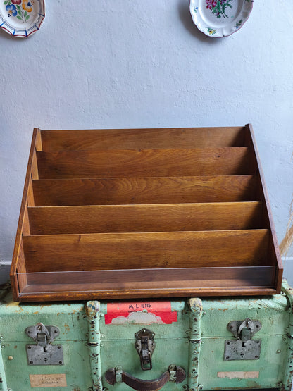 Présentoir à livre vintage en bois   Patine