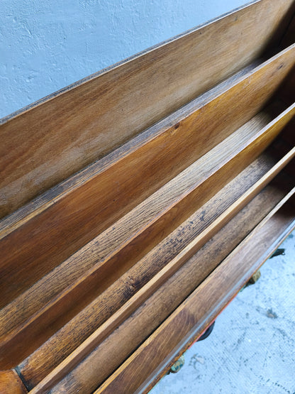 Présentoir à livre vintage en bois   Patine