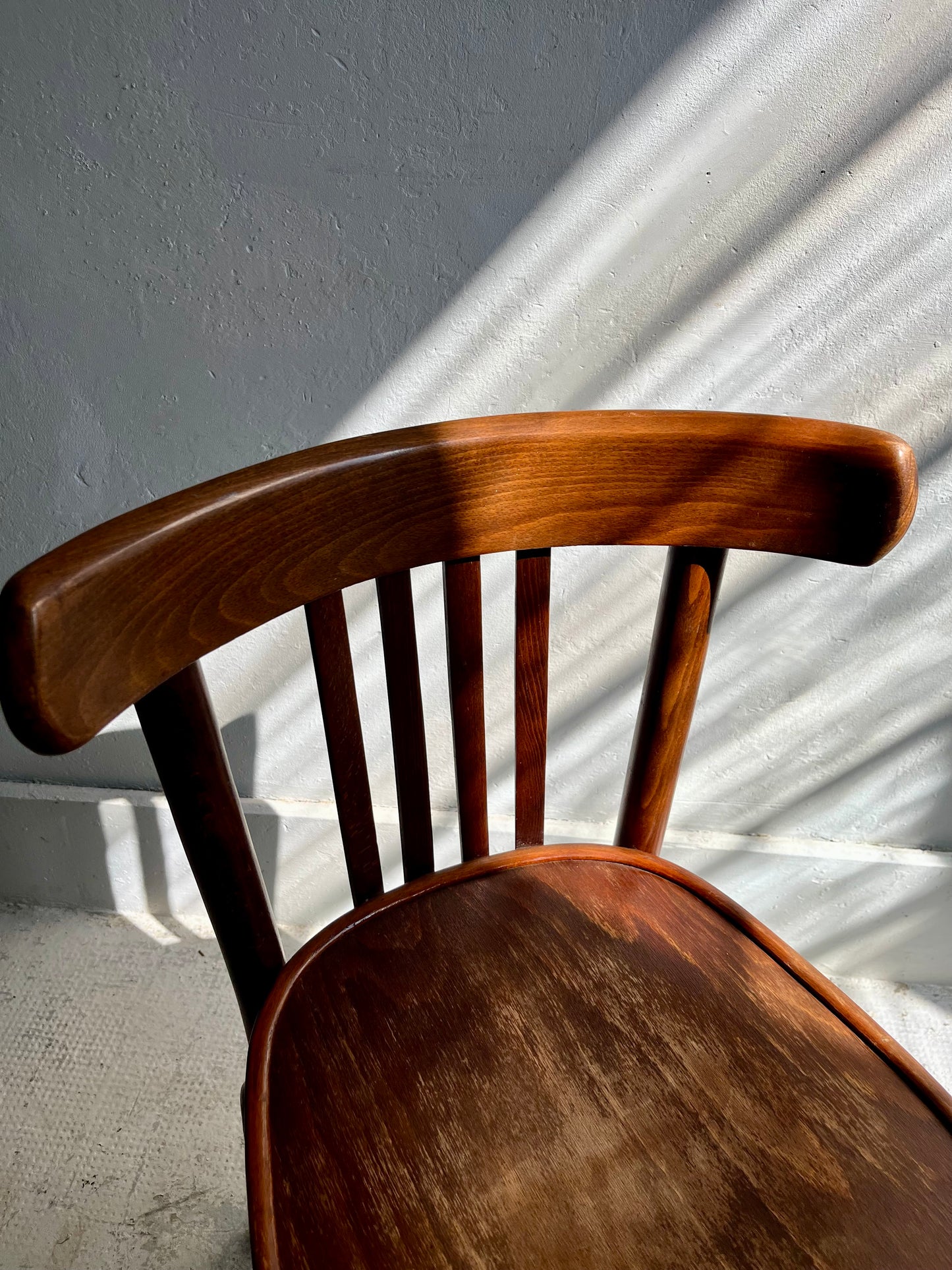 Chaise bistrot ancienne bois foncé