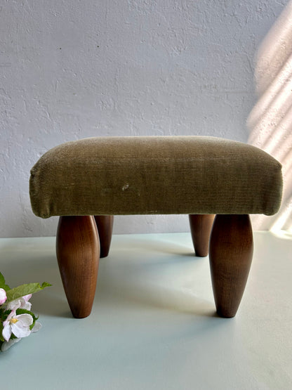 Repose pied en velours vert