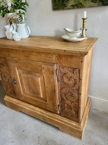 Buffet ancien en chêne sculpté   Patine