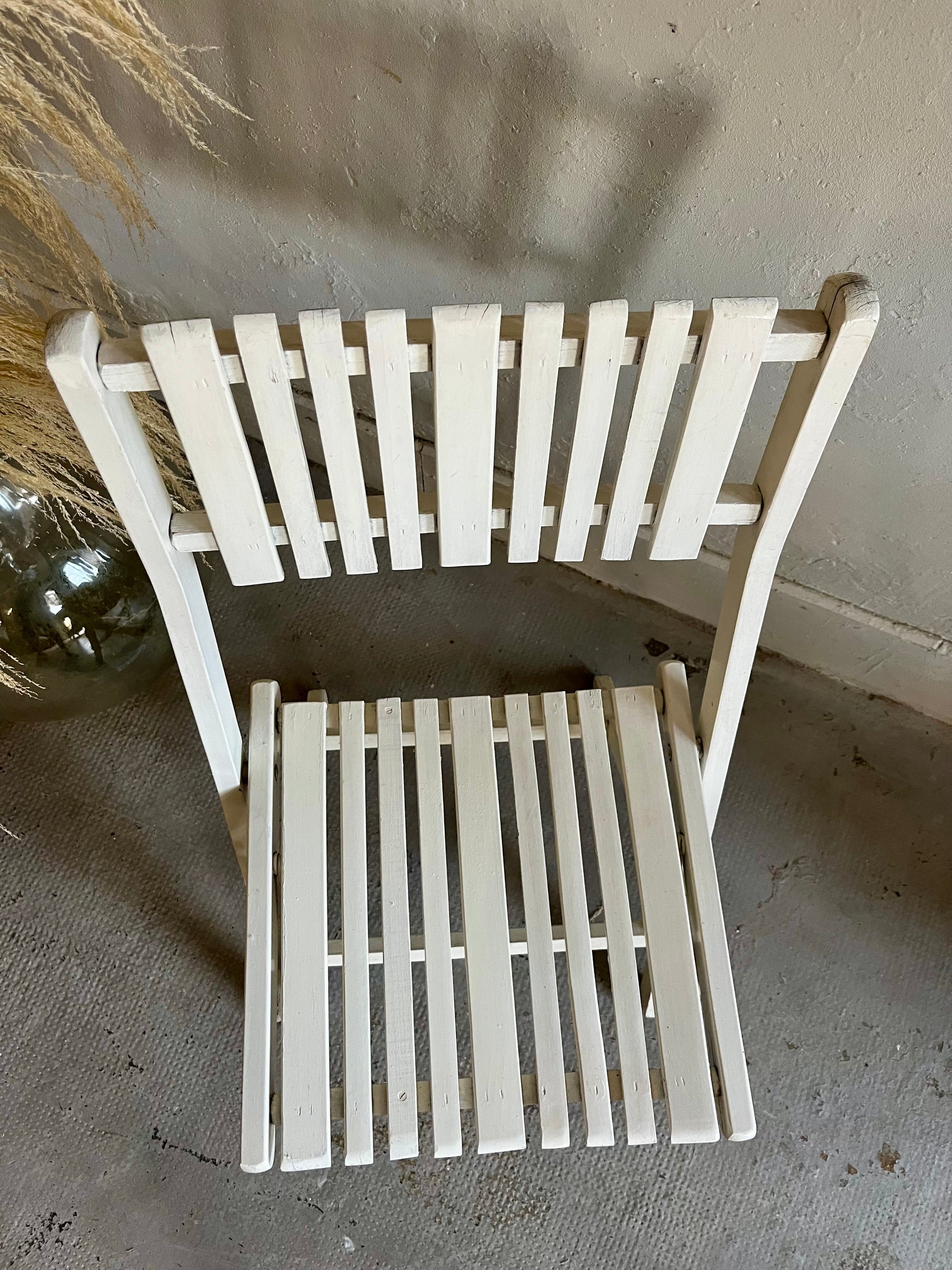 Chaise pliante de jardin en bois peinture blanche  Meubles Patine
