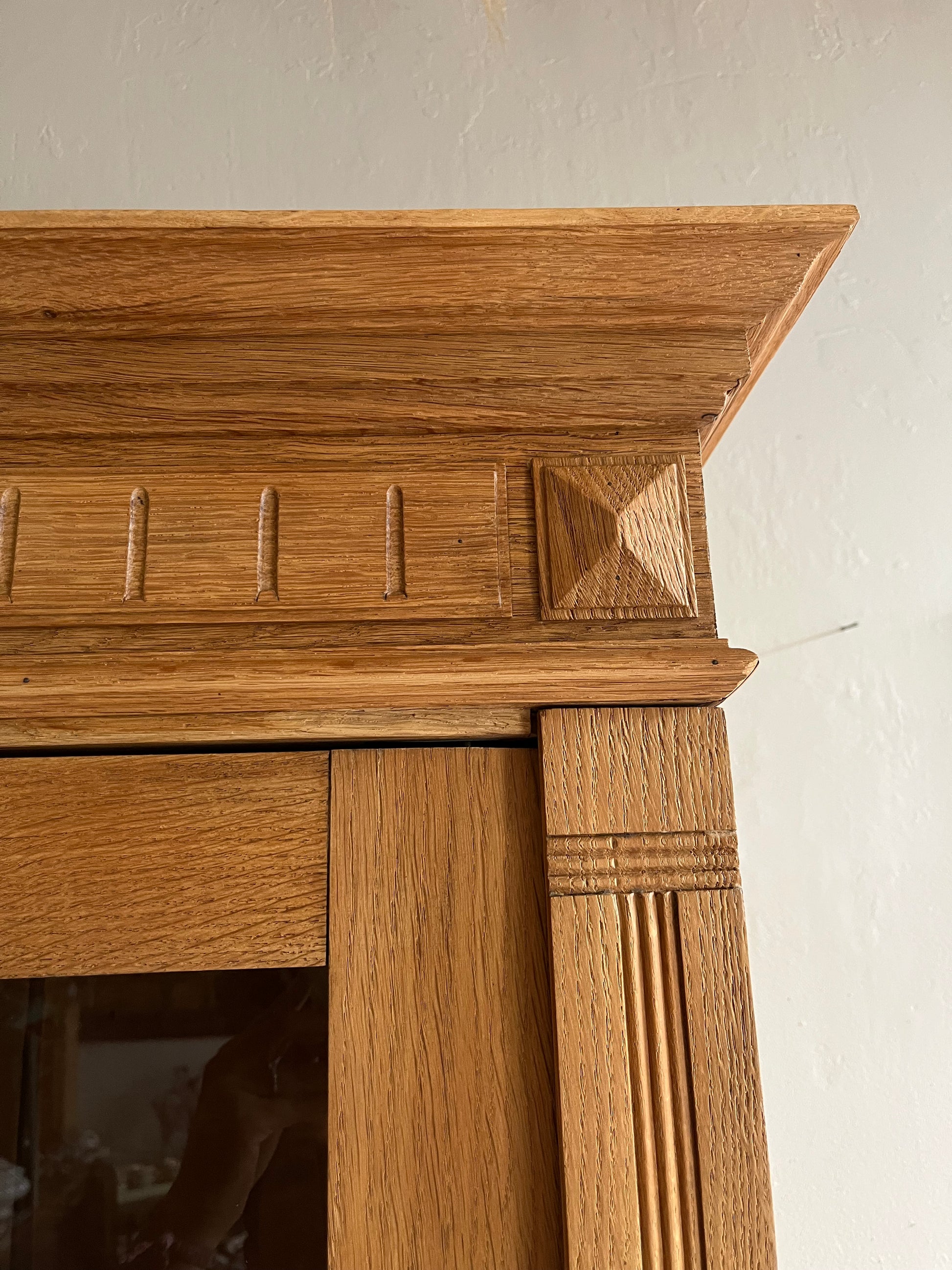 Armoire vitrée ancienne rénovée 2 portes  Meubles Patine