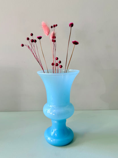 Vase bleu en opaline