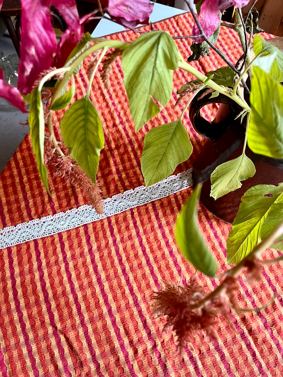 Nappe vintage orange et rouge  Décoration Patine