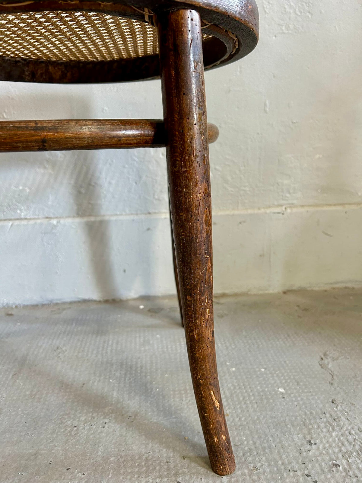 Chaise bistrot bois courbe assise cannage - type Thonet   Patine