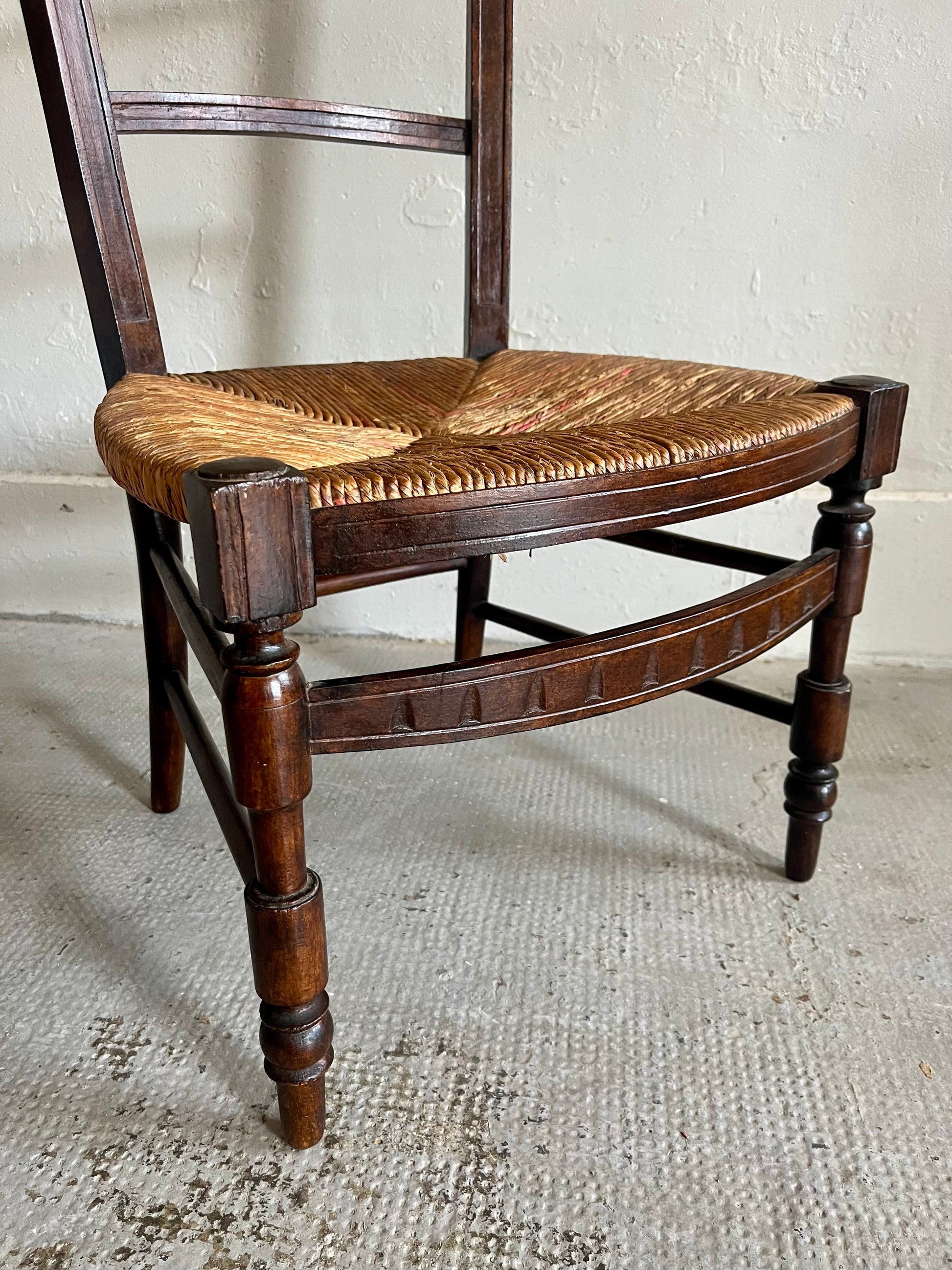 Chaise ancienne Prie Dieu   Patine