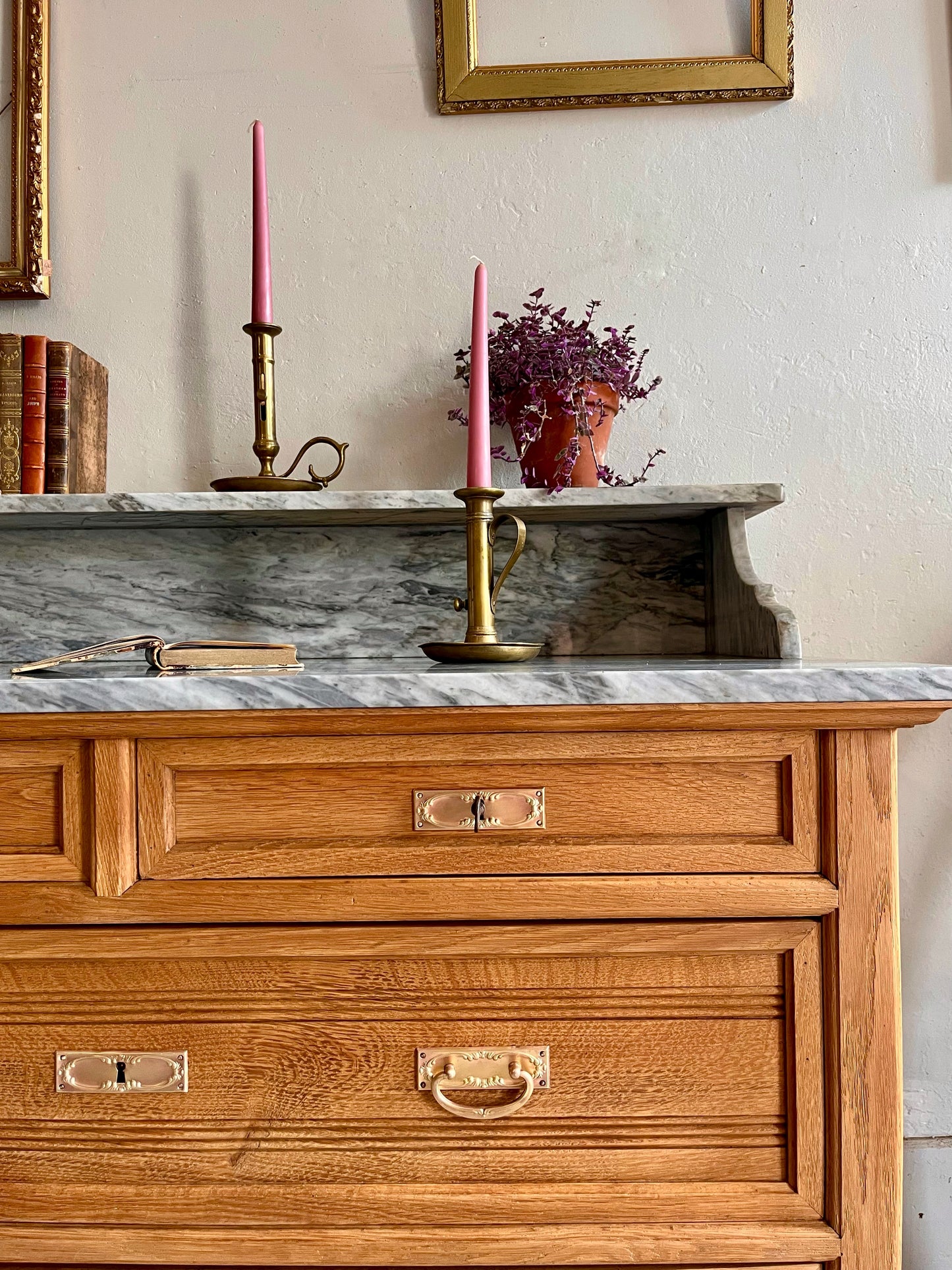 Commode plateau en marbre gris  Meubles Patine