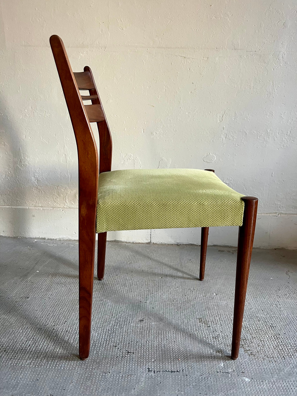 Chaises années 60 en teck style scandinave- lot de 3   Patine