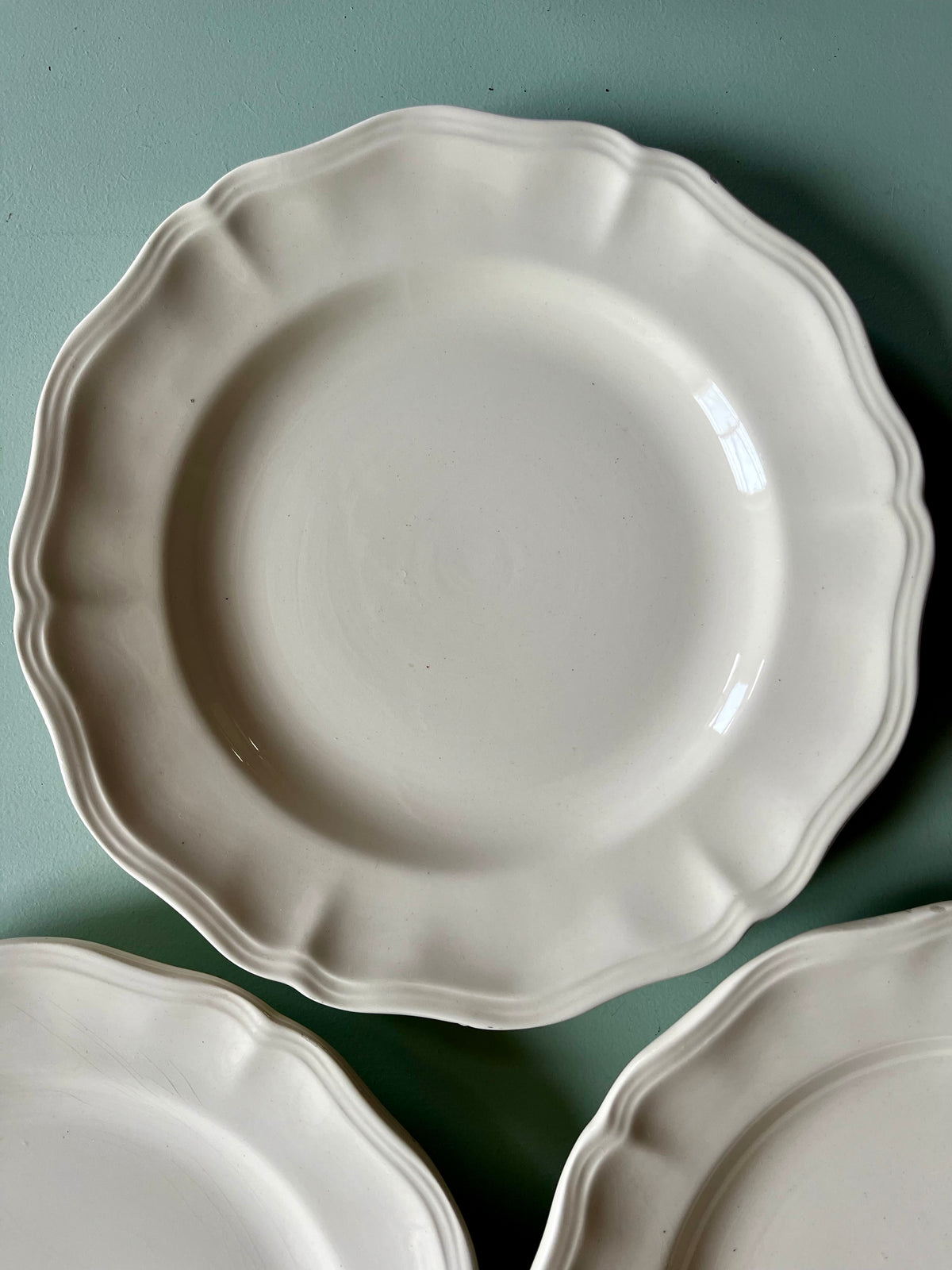 Assiettes anciennes Sarreguemines beige – Lot de 5   Patine