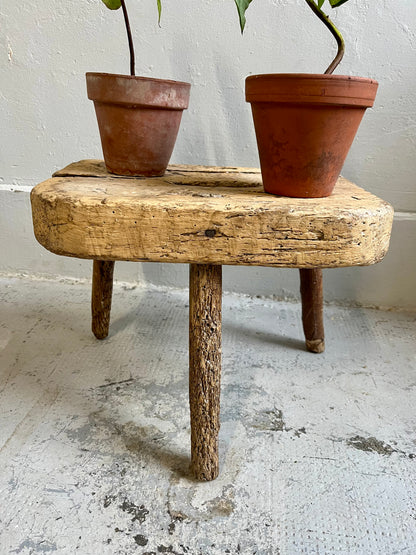 Tabouret de ferme ancien en bois
