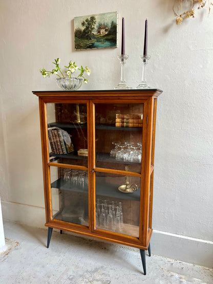 Vitrine pieds compas ancienne revisitée