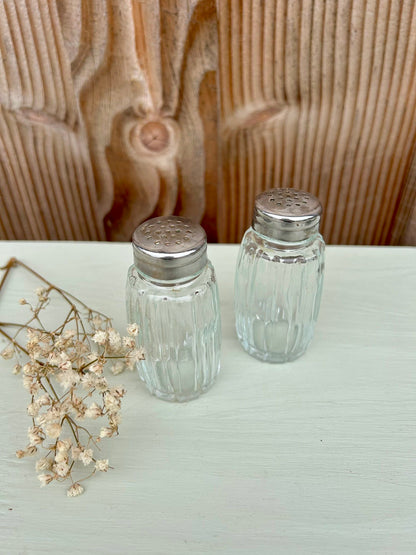 Salière et poivrière en verre