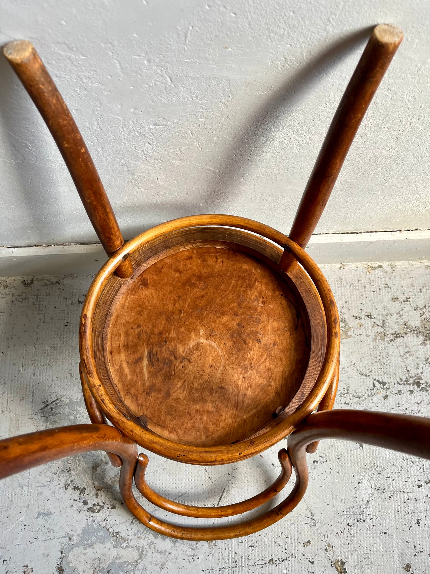 Chaise bistrot gravée