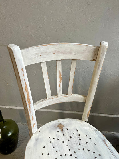 Chaise patinée blanche 2