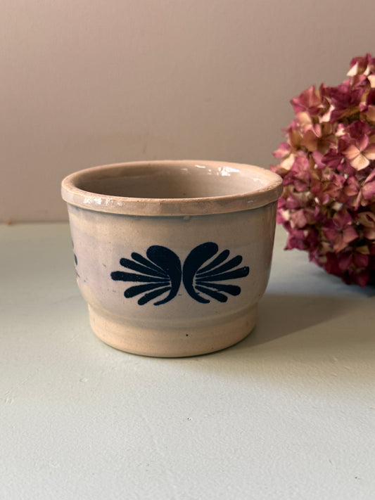 Pot en grès bleu de petite taille