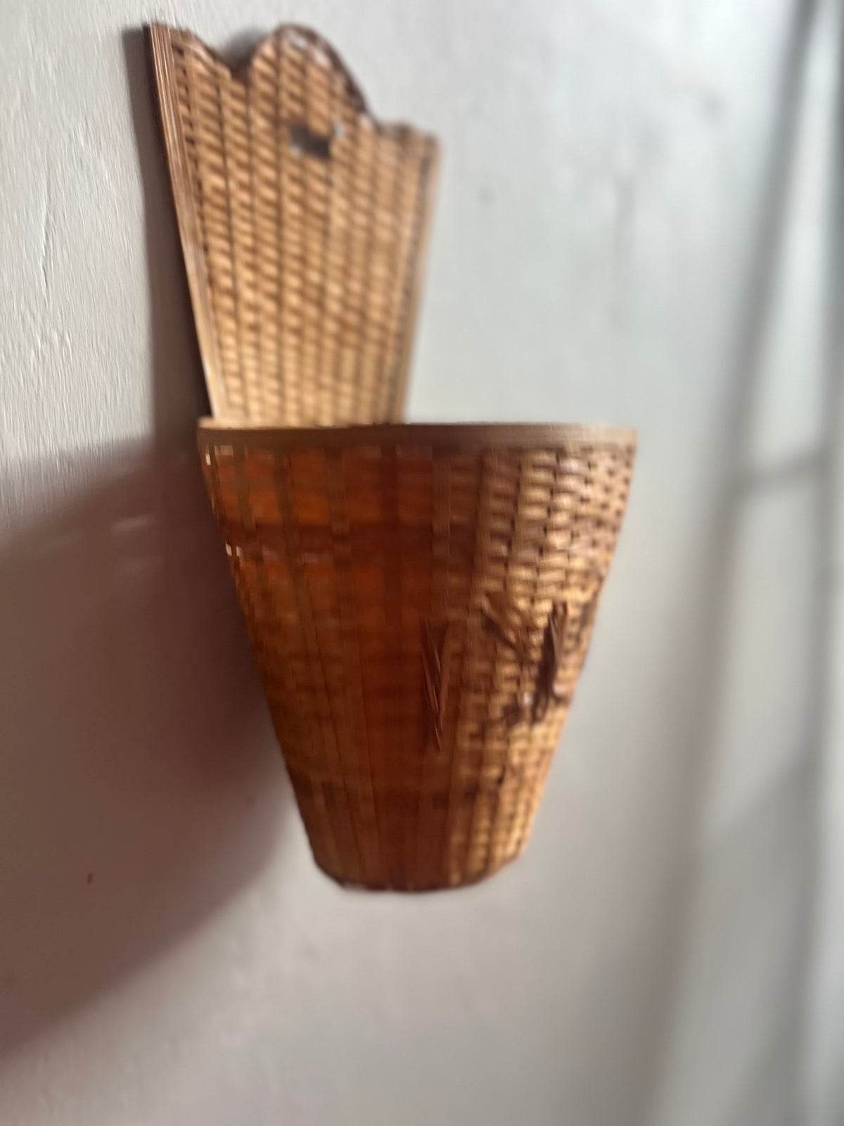 Panier mural vintage en rotin tressé  Décoration Patine