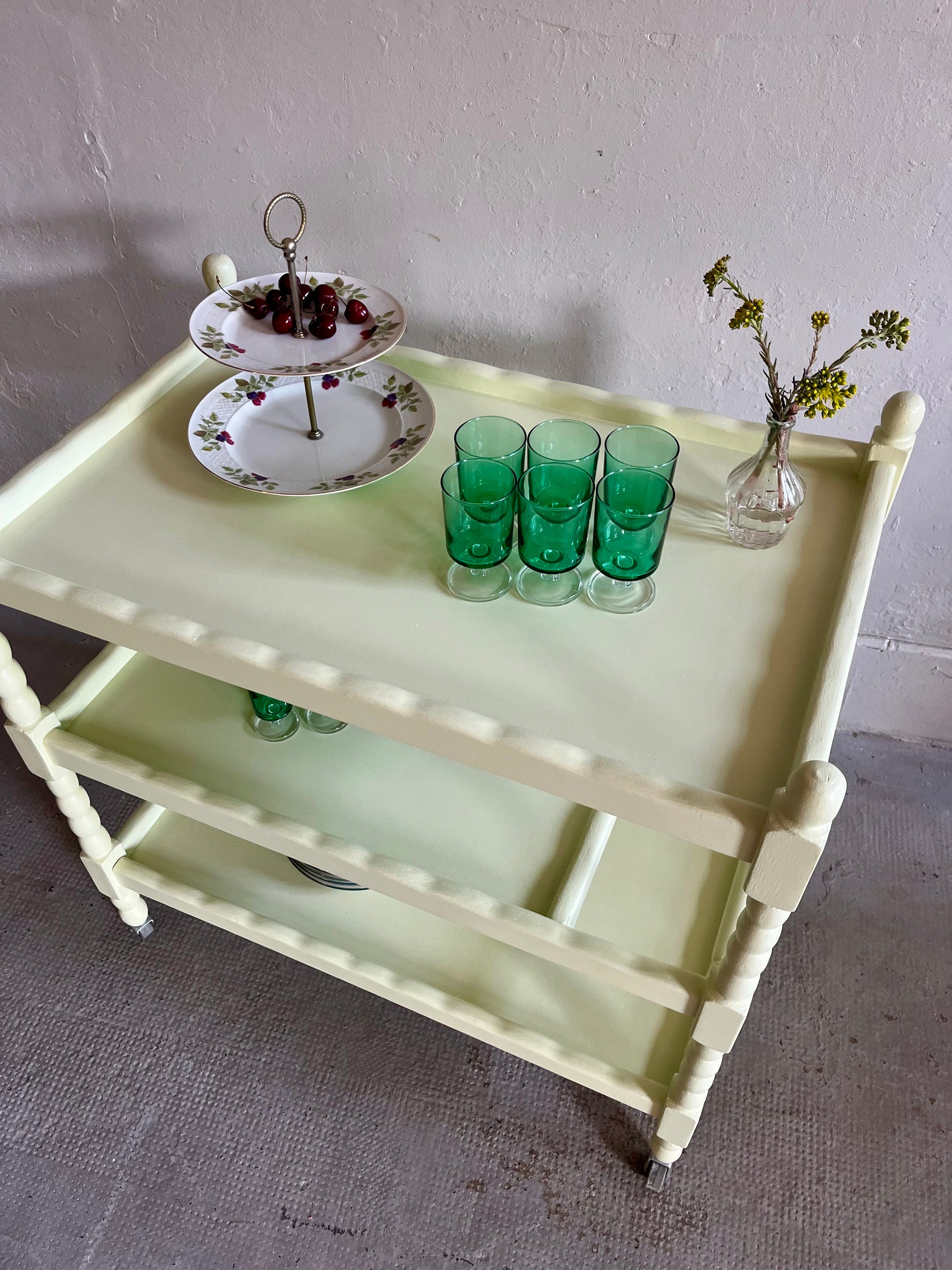 Desserte de service jaune pâle  Meubles Patine