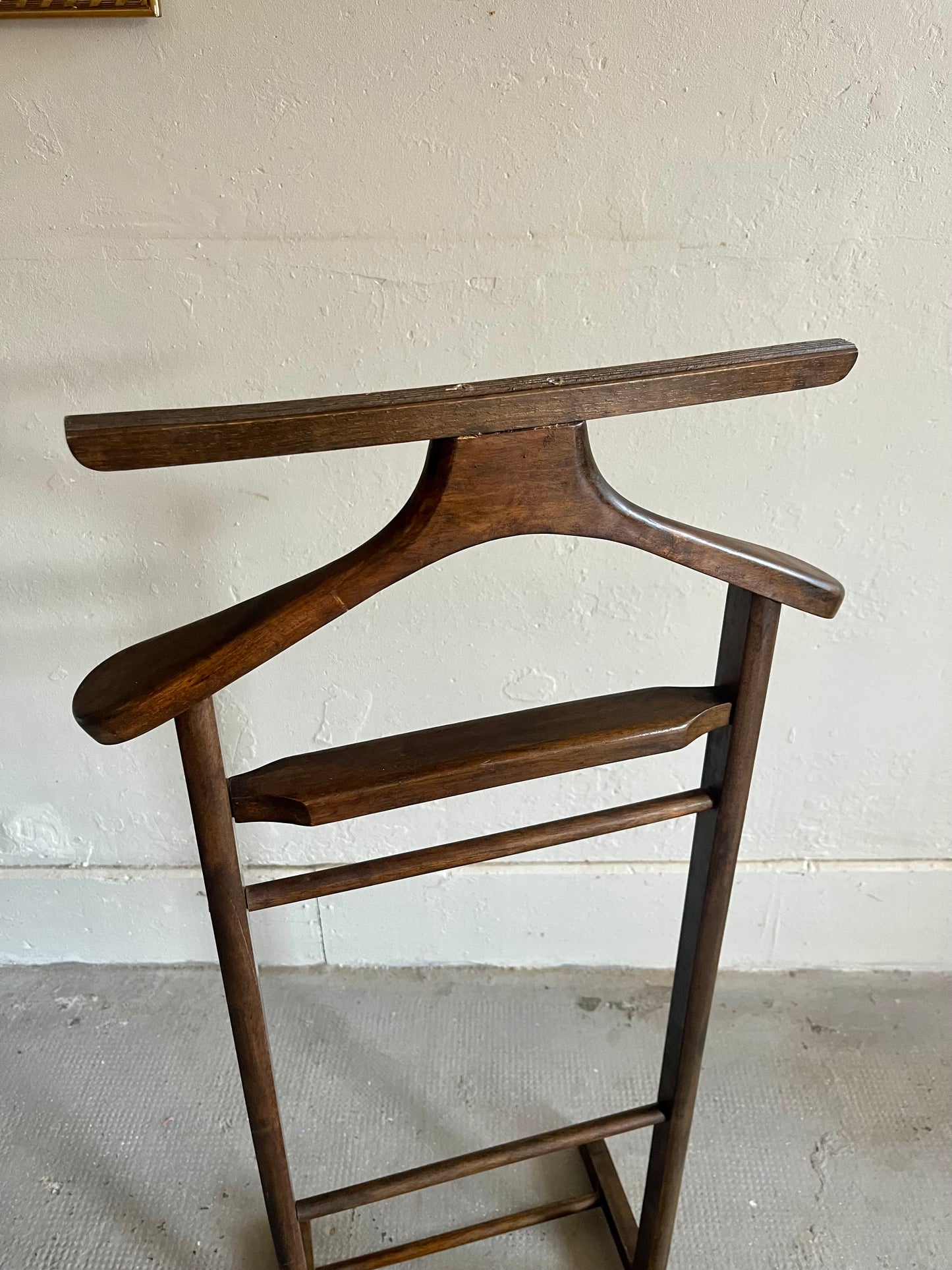 Valet ancien en bois   Patine