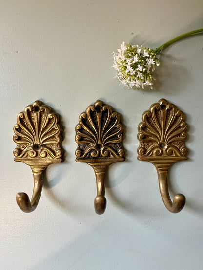 Patères dorées lot de 3   Patine