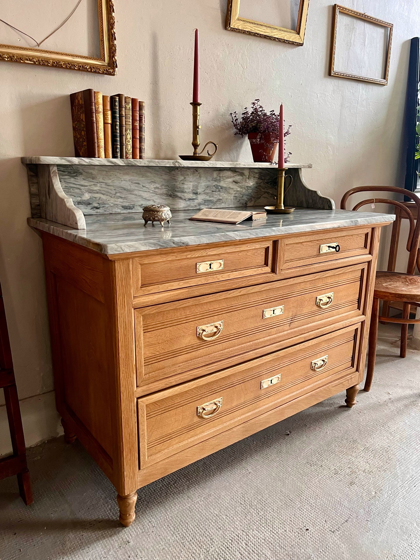 Commode plateau en marbre gris  Meubles Patine