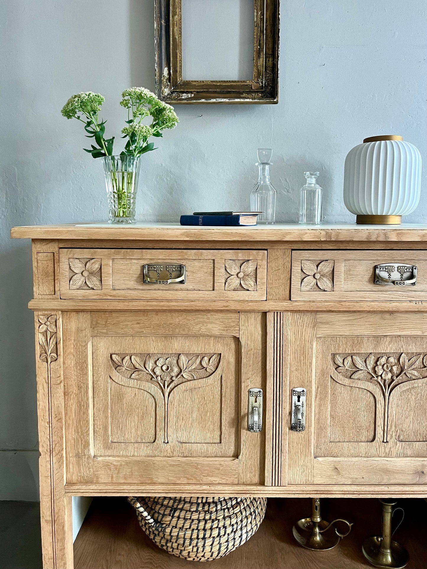 Buffet ancien en chêne sculpté  Meubles Patine