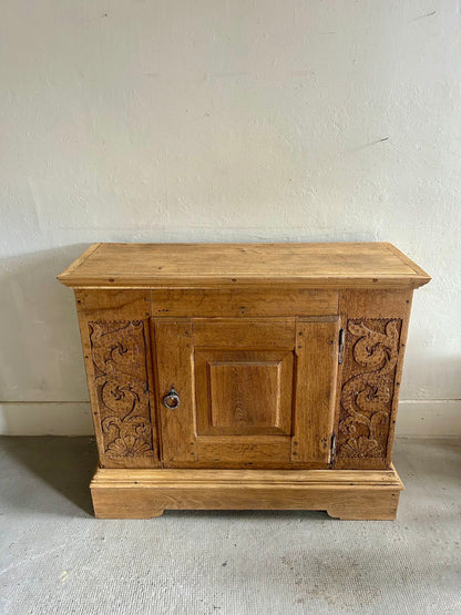 Buffet ancien en chêne sculpté   Patine