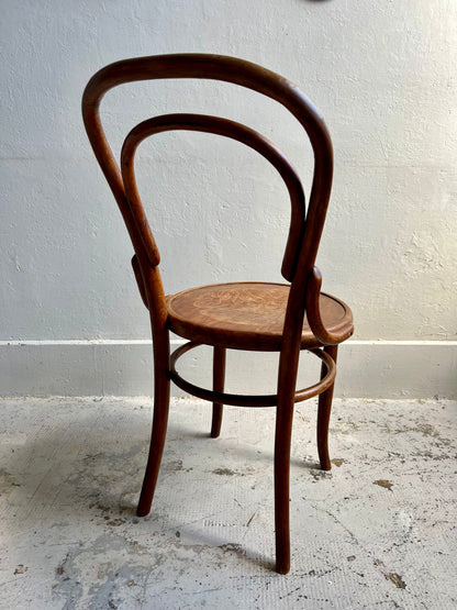 Chaise bistrot gravée