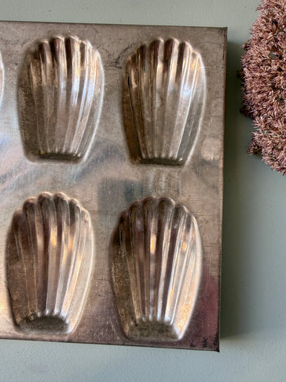 Moule à madeleine métallique ancien de 12 pièces