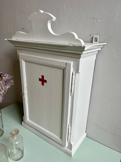 Petite armoire à pharmacie ancienne