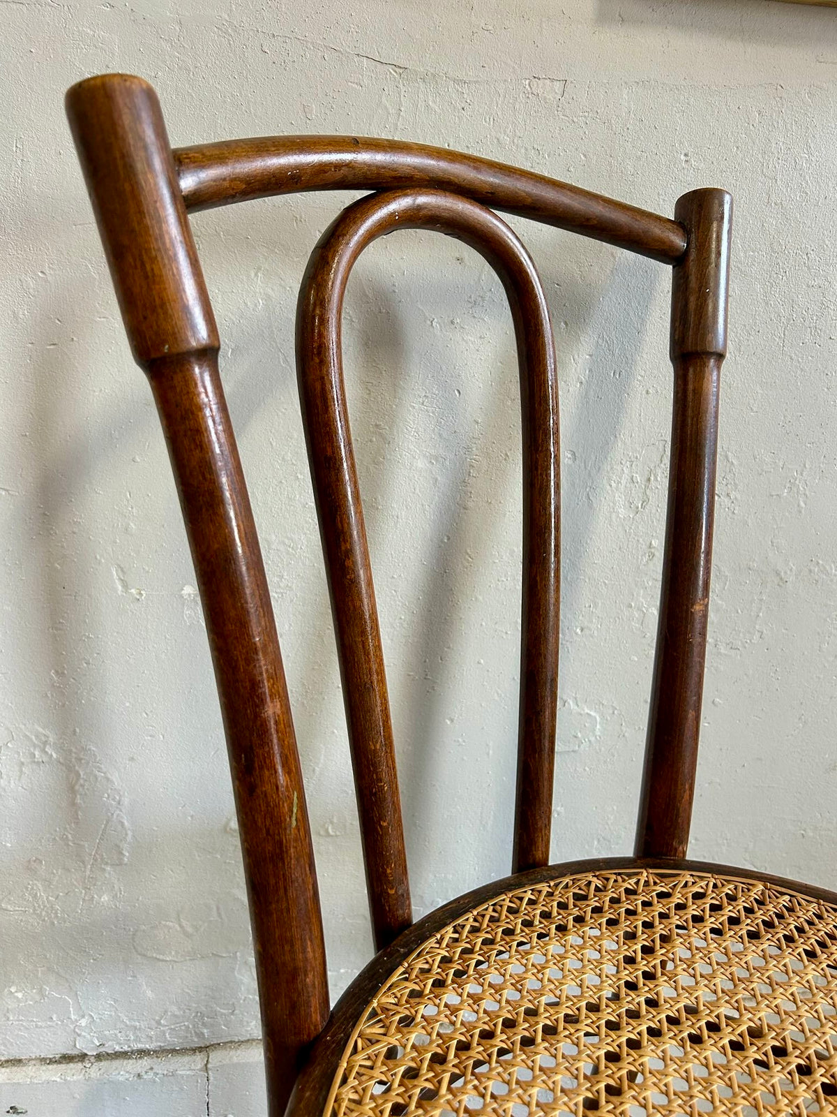 Chaise bistrot bois courbe assise cannage - type Thonet   Patine